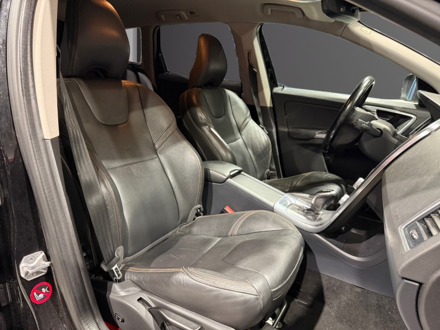 VOLVO d'occasion XC60 D4 AWD de 2016 Narbonne (11)﻿