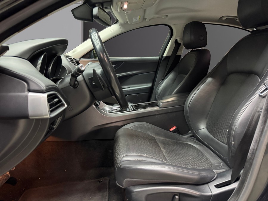JAGUAR d'occasion XE 2.0L D 180 BVA8 de 2016 Pau (64)﻿