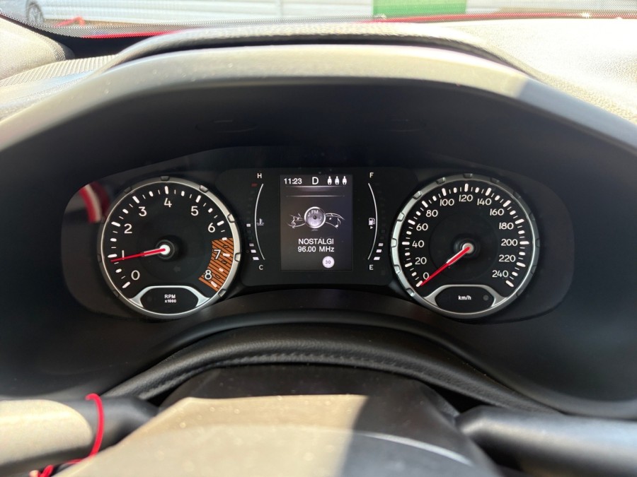 JEEP d'occasion RENEGADE 1.3 TURBO 150 QUICKSILVER AUTO de 2020 Salon