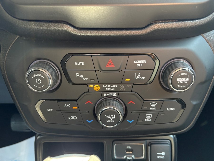 JEEP d'occasion RENEGADE 1.3 TURBO 150 QUICKSILVER AUTO de 2020 Salon