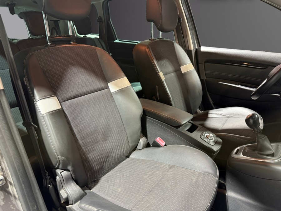 RENAULT d'occasion SCENIC GRAND 1.5 DCI 110 7P de 2014 Meximeux (01)﻿