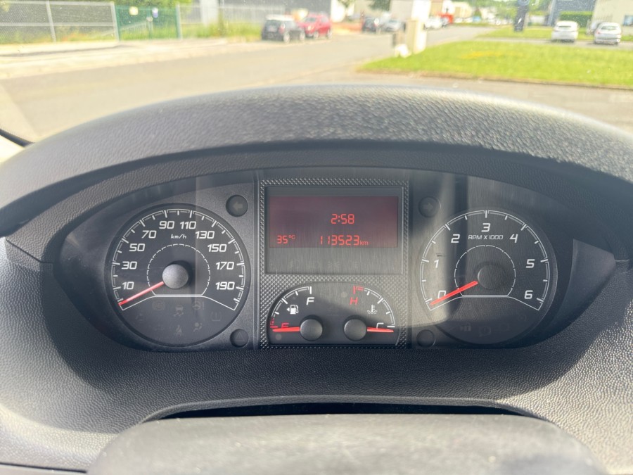 PEUGEOT d'occasion BOXER* 330 L1H1 2.2 BLUE HDI 120 PRO de 2021 Méry
