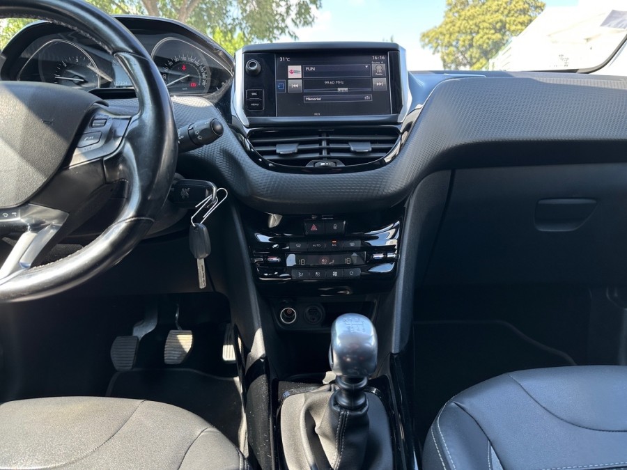 PEUGEOT d'occasion 2008 1.6 BLUE HDI 120 BUSINESS de 2016 Salon de