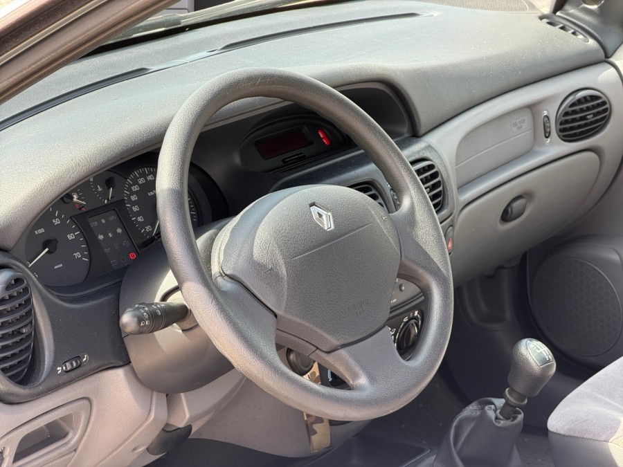 RENAULT d'occasion MEGANE AUTHENTIQUE 1.4 16V de 2001 Orleans (45)﻿