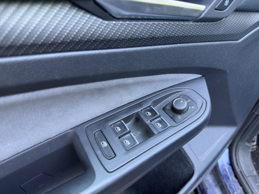 VOLKSWAGEN d'occasion GOLF 1.5 E-TSI OPF 150 R-LINE DSG de 2022 Nîmes
