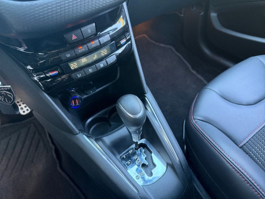 PEUGEOT d'occasion 208 1.2 PURE TECH 110 GT LINE EAT de 2019 Nîmes