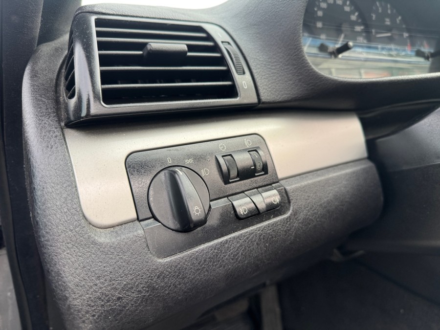 BMW d'occasion 325 CIA LUXE de 2004 Osny (95)﻿