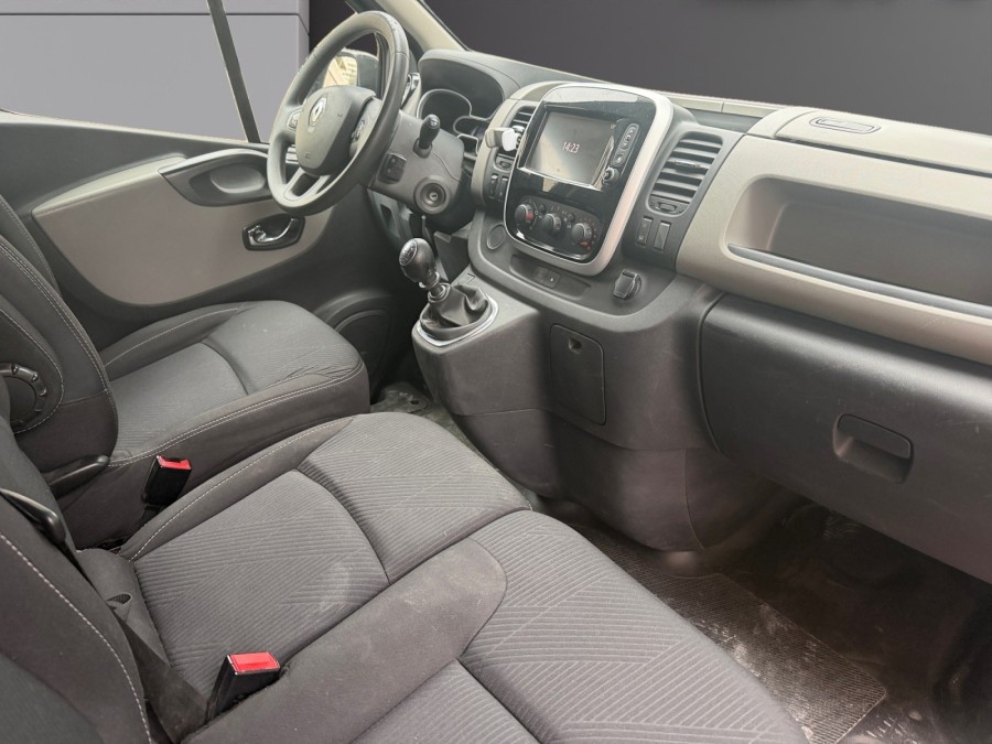 RENAULT d'occasion TRAFIC L1H1 1.6 DCI 140 CONFORT de 2019 Cannes