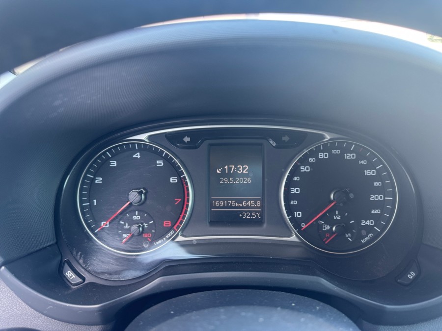 AUDI d'occasion A1 SB 1.0 TFSI 95 ambiente de 2017 Beaune (21)﻿