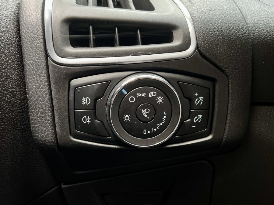 FORD d'occasion FOCUS FORD FOCUS 1.0 ECOBOOST 125ch Titanium de 2013