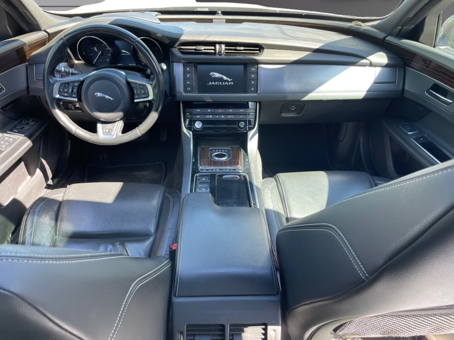 JAGUAR d'occasion XF 2.0D 180 BVA AWD Portfolio de 2016 Osny (95)﻿