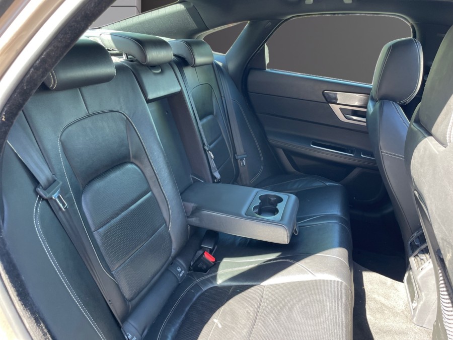 JAGUAR d'occasion XF 2.0D 180 BVA AWD Portfolio de 2016 Osny (95)﻿