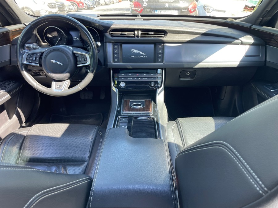 JAGUAR d'occasion XF 2.0D 180 BVA AWD Portfolio de 2016 Osny (95)﻿