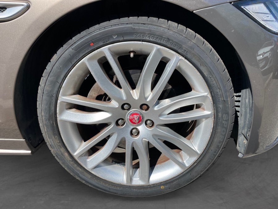 JAGUAR d'occasion XF 2.0D 180 BVA AWD Portfolio de 2016 Osny (95)﻿