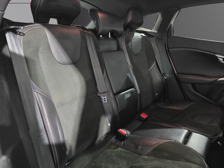 VOLVO d'occasion V40 D2 120 R DESIGN GEARTRONIC de 2017 Meximeux (01)﻿