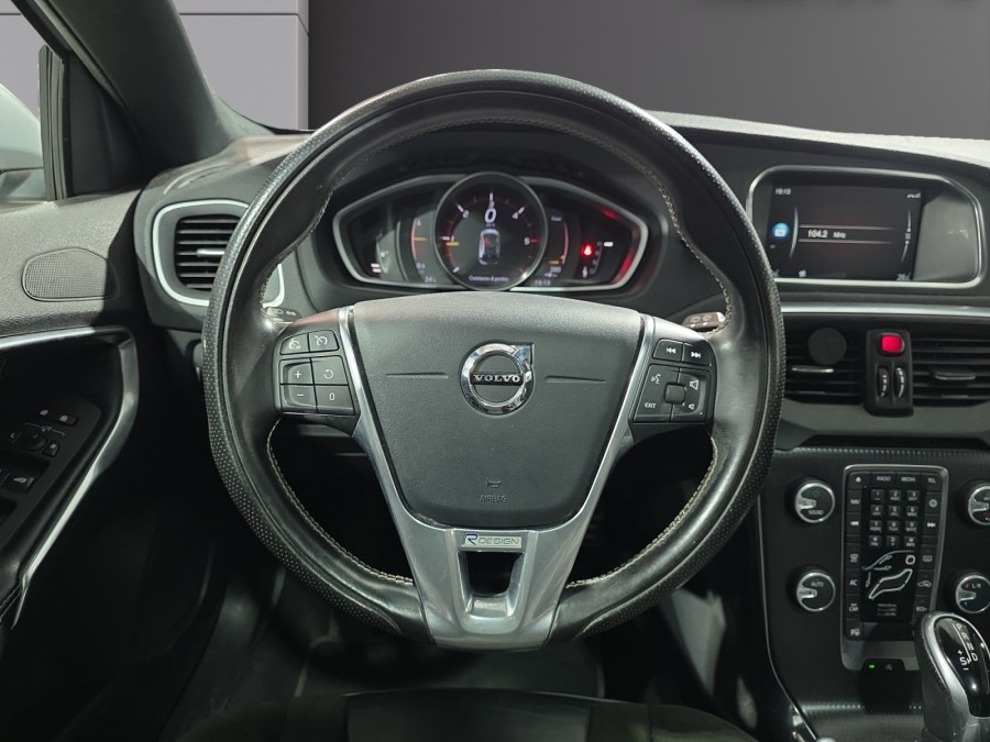 VOLVO d'occasion V40 D2 120 R DESIGN GEARTRONIC de 2017 Meximeux (01)﻿