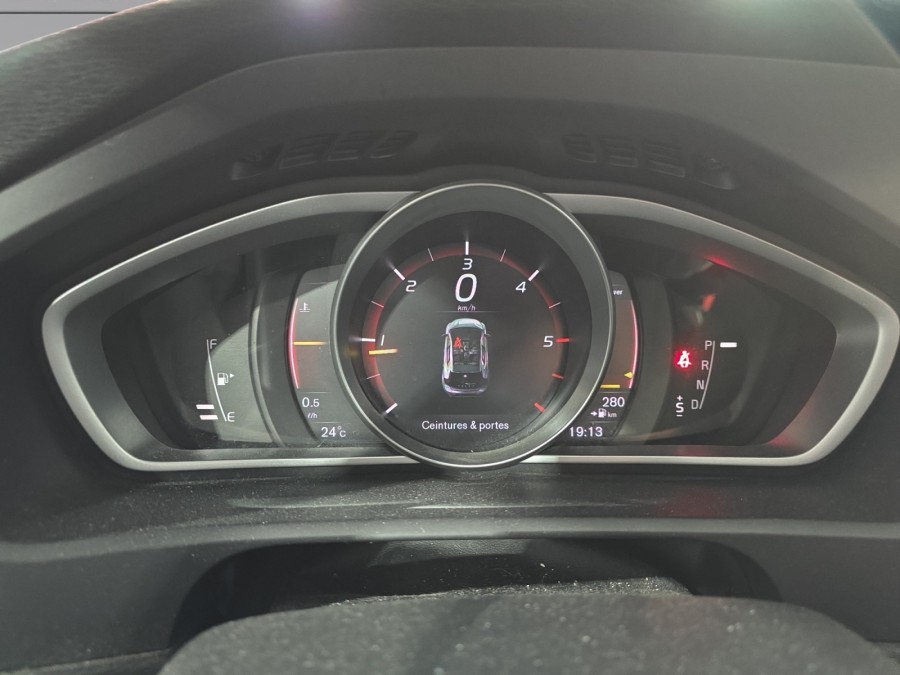 VOLVO d'occasion V40 D2 120 R DESIGN GEARTRONIC de 2017 Meximeux (01)﻿