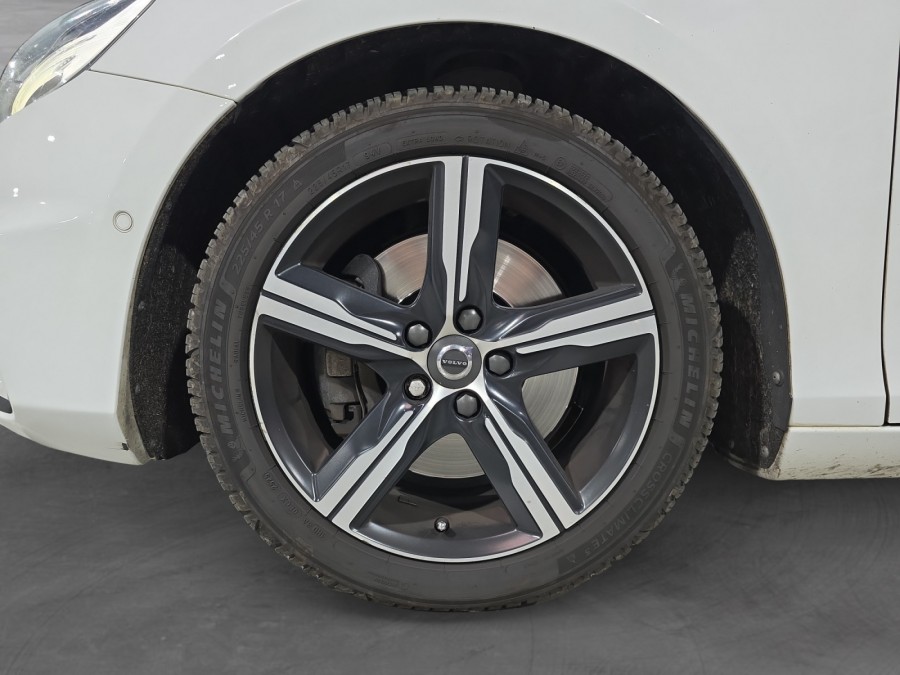 VOLVO d'occasion V40 D2 120 R DESIGN GEARTRONIC de 2017 Meximeux (01)﻿