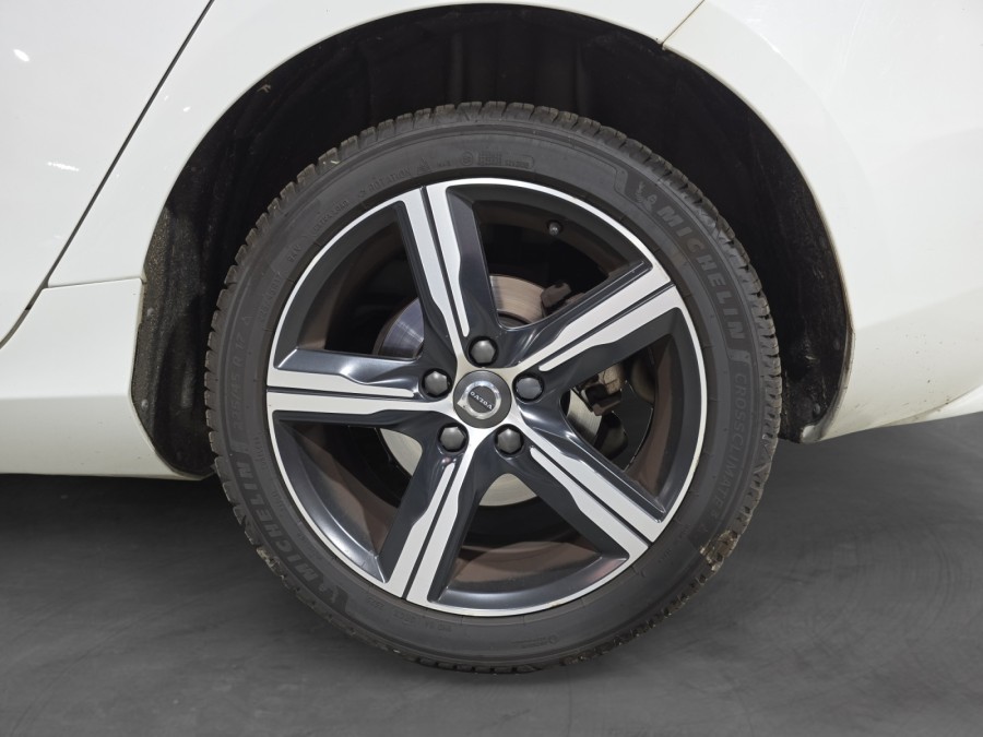 VOLVO d'occasion V40 D2 120 R DESIGN GEARTRONIC de 2017 Meximeux (01)﻿