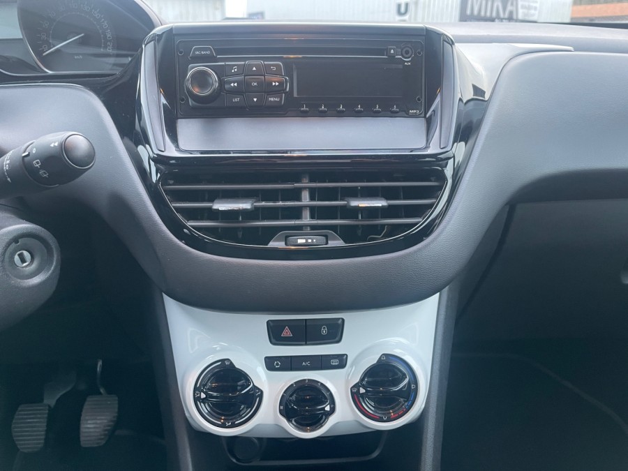 PEUGEOT d'occasion 208 1.2 PURE TECH 68 LIKE de 2017 Royan (17)﻿