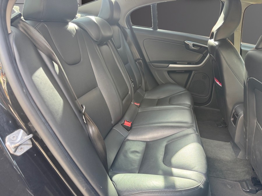 VOLVO d'occasion S60 D4 181 SUMMUM de 2014 MONTREUIL (93)﻿
