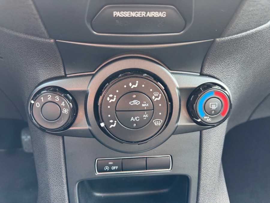 FORD d'occasion FIESTA 1000 100 ECOBOOST BLACK de 2014 Troyes (10)﻿