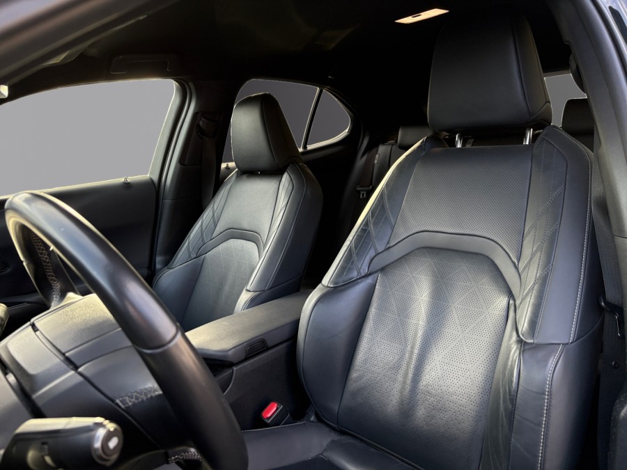 LEXUS d'occasion UX 250H 2WD LUXE de 2021 Caen (14)﻿