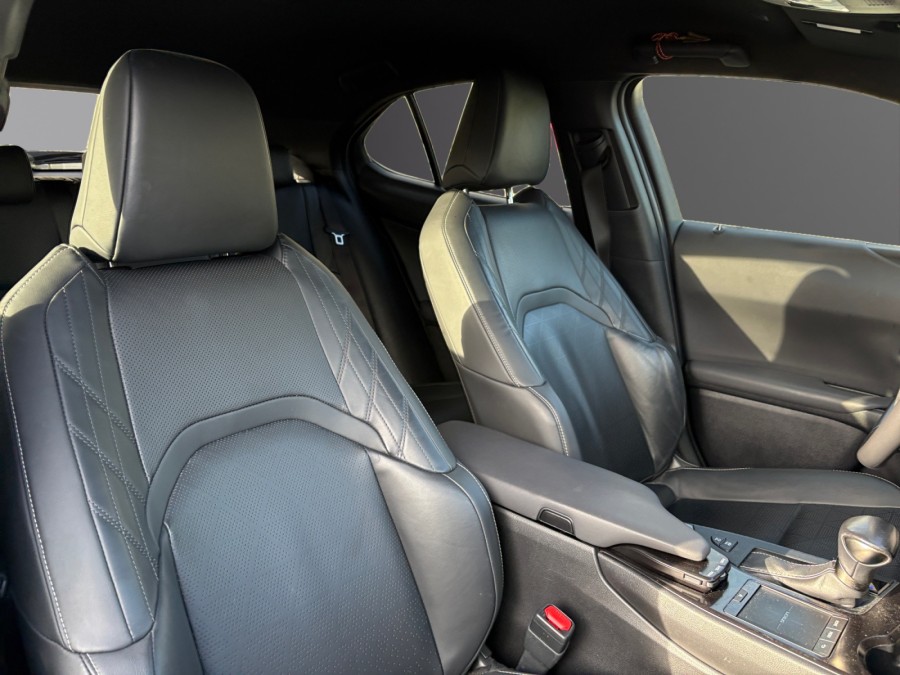 LEXUS d'occasion UX 250H 2WD LUXE de 2021 Caen (14)﻿