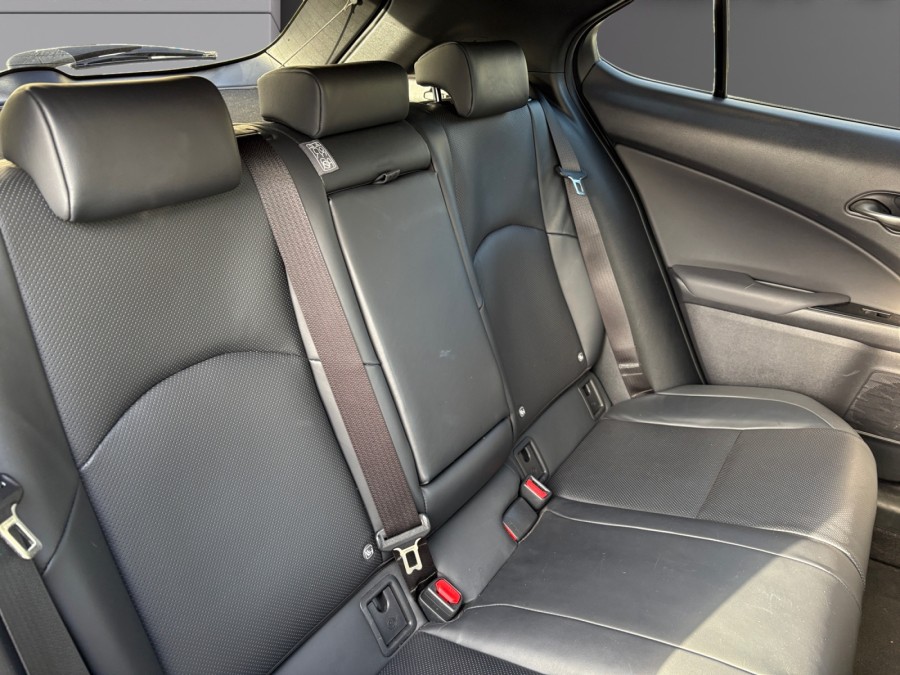 LEXUS d'occasion UX 250H 2WD LUXE de 2021 Caen (14)﻿