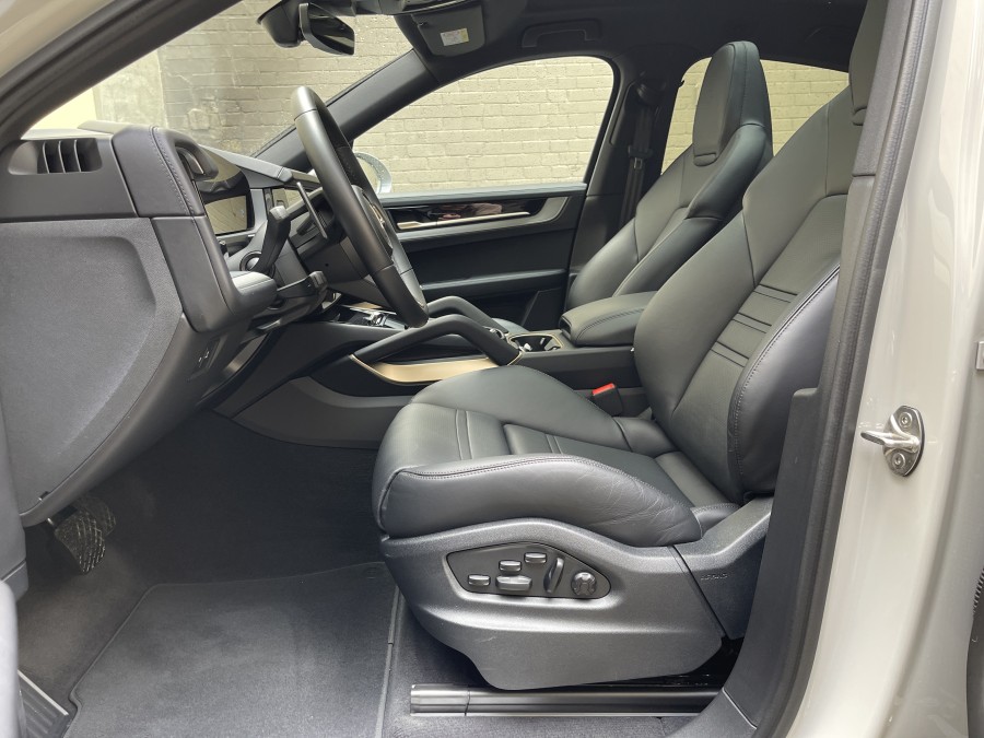 PORSCHE d'occasion CAYENNE COUPE 3.0 V6 E-HYBRID PH2 de 2024 Paris 15