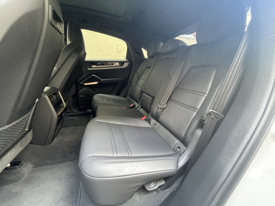 PORSCHE d'occasion CAYENNE COUPE 3.0 V6 E-HYBRID PH2 de 2024 Paris 15