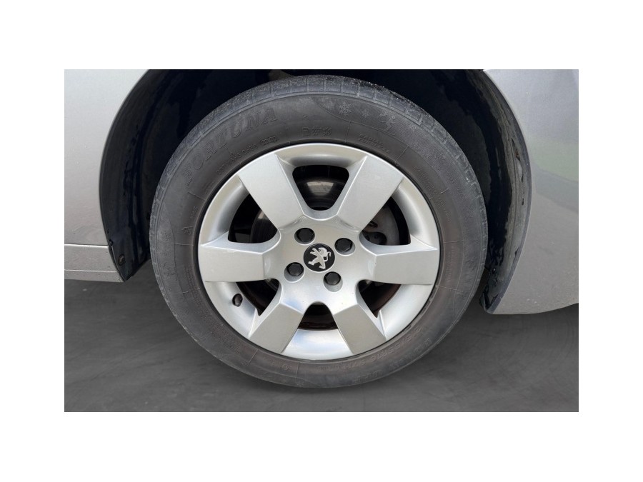 PEUGEOT d'occasion 5008 1.6 HDI 115 Active de 2014 Rennes (35)﻿