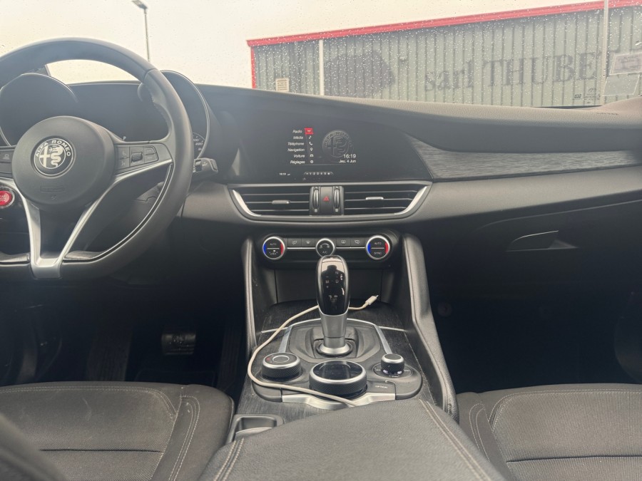 ALFA ROMEO d'occasion GIULIA 2.2D 136 EDIZIONE AT de 2019 Beaune (21)﻿