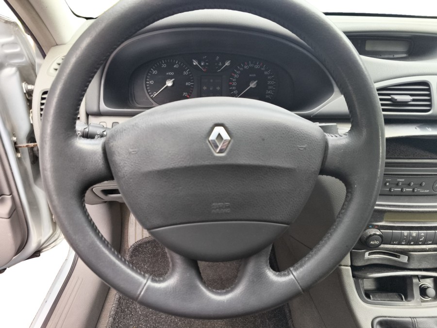 RENAULT d'occasion LAGUNA AUTHENTIQUE 1.6 16V de 2002 Les Sables