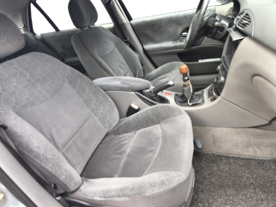 RENAULT d'occasion LAGUNA AUTHENTIQUE 1.6 16V de 2002 Les Sables