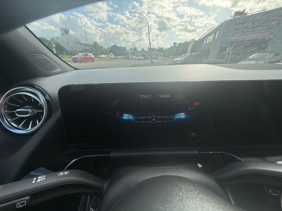 MERCEDES d'occasion CLASSE GLA II GLA 200 D AMG LINE DCT de 2020