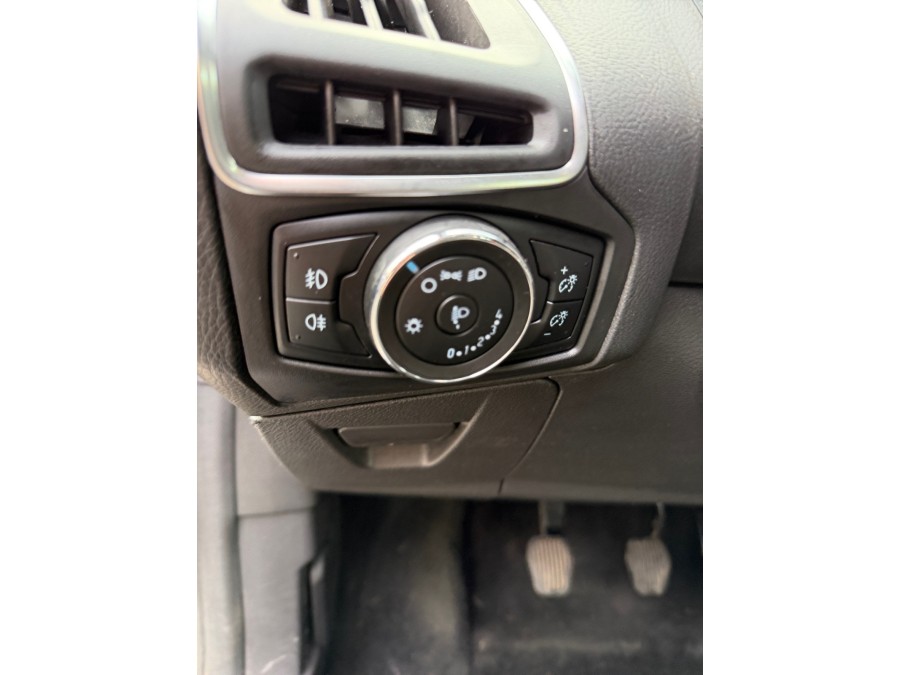 FORD d'occasion FOCUS FOCUS 1.6 L  DURATORQ-TDCI de 2013 Tours (37)﻿