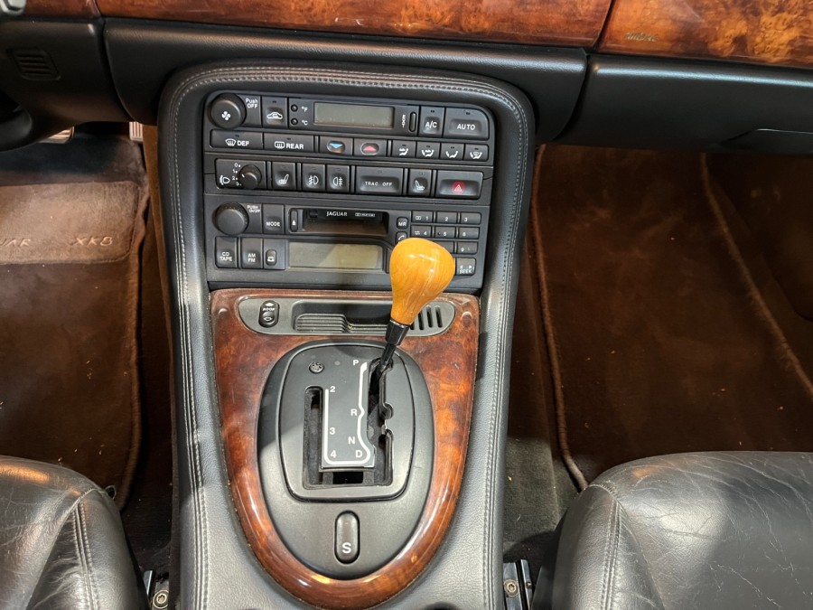JAGUAR d'occasion XK8 4.0 V8 BA de 1999 Fontainebleau (77)﻿