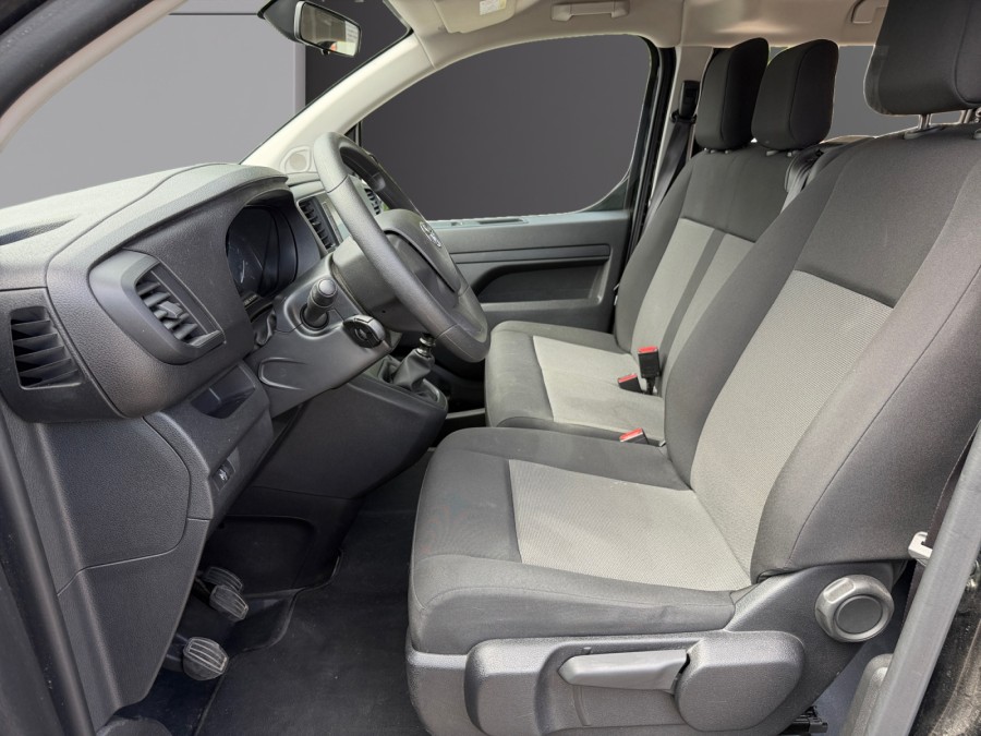 TOYOTA d'occasion PROACE COMBI MEDIUM 140 D-4D DYNAMIC de 2024 Toulon
