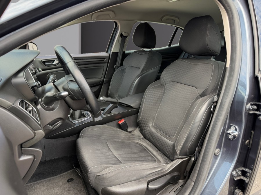 RENAULT d'occasion MEGANE IV BERLINE BICORPS TROIS OU CINQ PORTES 1.5