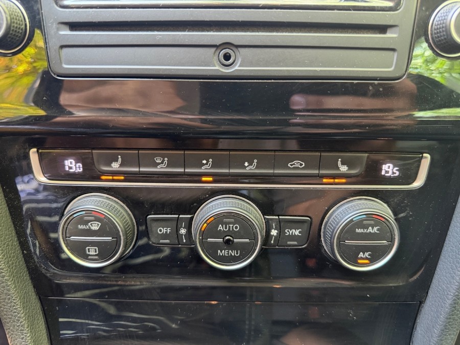 VOLKSWAGEN d'occasion GOLF VII CUP 1.2 TSI 110 de 2014 Salon de