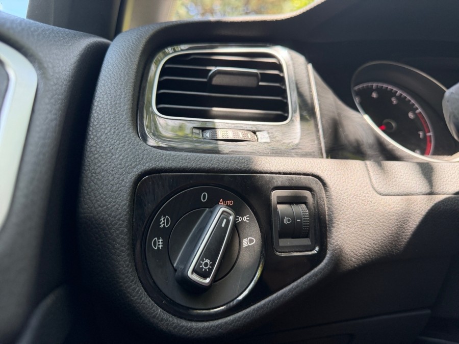 VOLKSWAGEN d'occasion GOLF VII CUP 1.2 TSI 110 de 2014 Salon de
