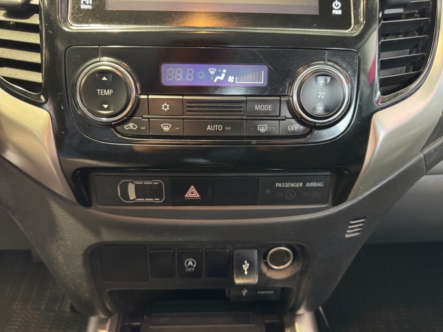 MITSUBISHI d'occasion L200 CLUB CAB 2.4 DI-D 181 INTENSE CONNECT de