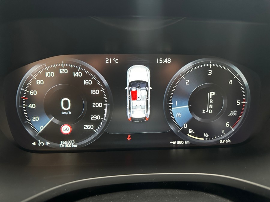 VOLVO d'occasion XC60 II D5 AWD MOMENTUM GEARTRONIC de 2017 Lorient
