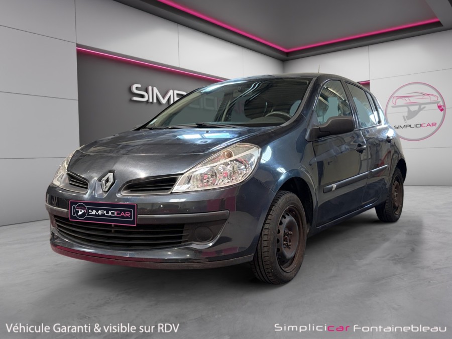 RENAULT d'occasion CLIO III EXPRESSION 1.2 16V de 2008 Fontainebleau