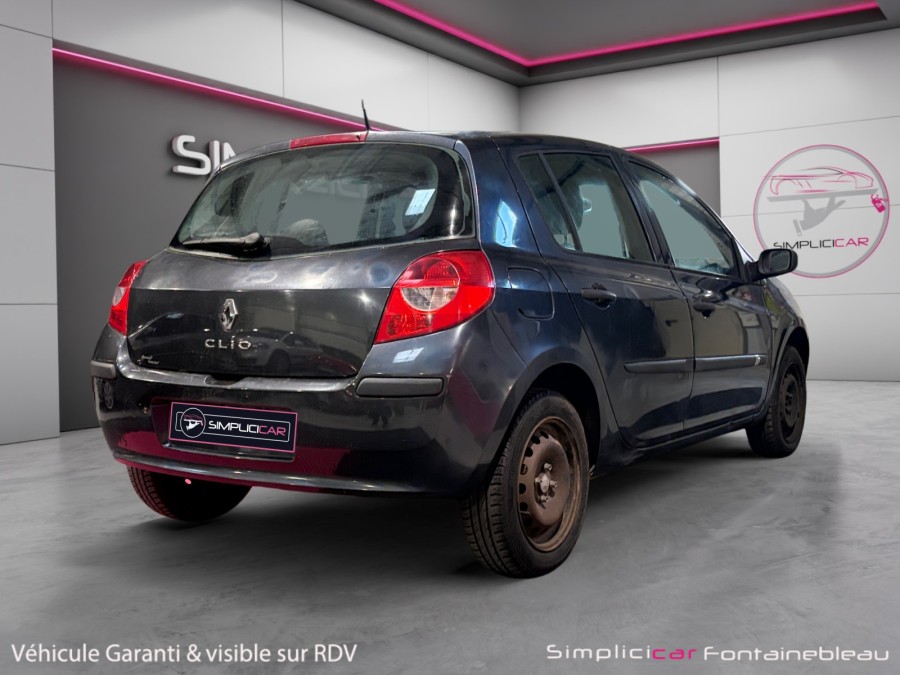 RENAULT d'occasion CLIO III EXPRESSION 1.2 16V de 2008 Fontainebleau