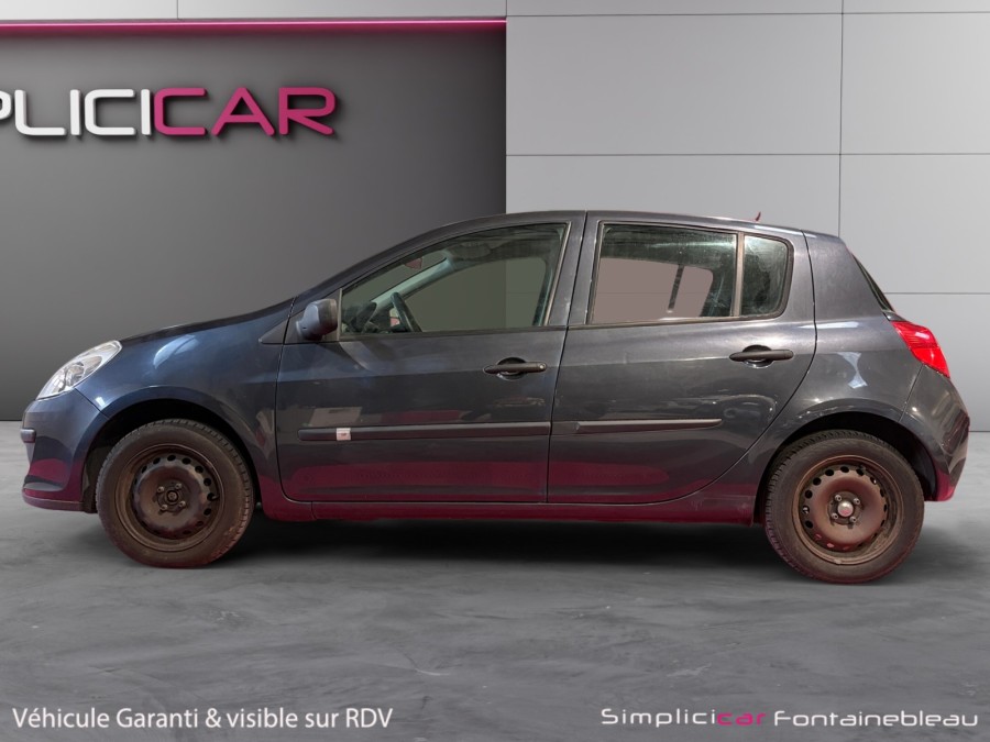 RENAULT d'occasion CLIO III EXPRESSION 1.2 16V de 2008 Fontainebleau