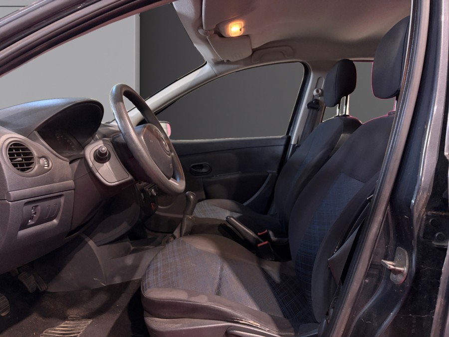 RENAULT d'occasion CLIO III EXPRESSION 1.2 16V de 2008 Fontainebleau