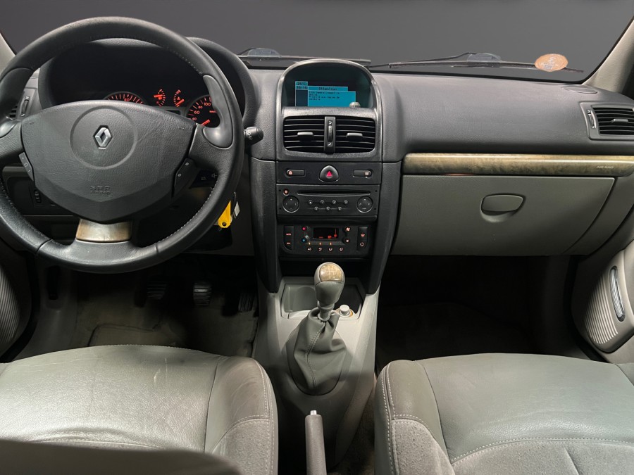 RENAULT d'occasion CLIO Initiale 1.6 16V de 2003 Lyon Ouest (69)﻿