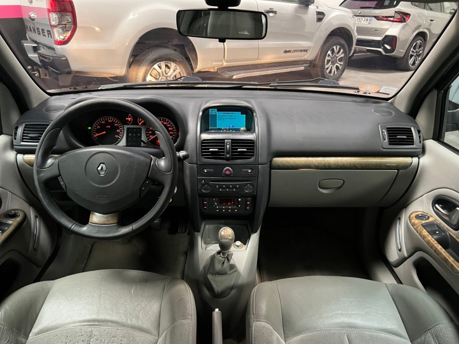 RENAULT d'occasion CLIO Initiale 1.6 16V de 2003 Lyon Ouest (69)﻿